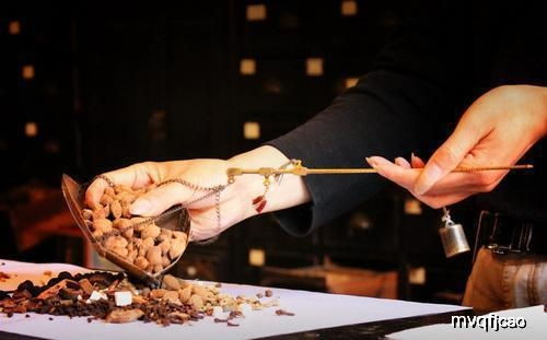 中藥、西藥與生物制品 從“治標治本”到精準干預的醫學差異